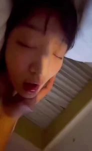 我的母狗女友，一天不被操3次浑身难受，出门就想开房操逼
